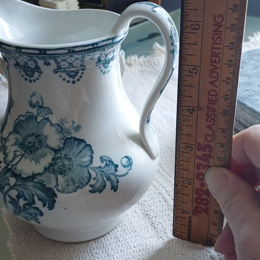Vintage or Antique blue and white ceramic pitcher - Picture 4 of 6